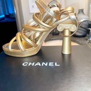 Size 9.5 chanel Gold heels.